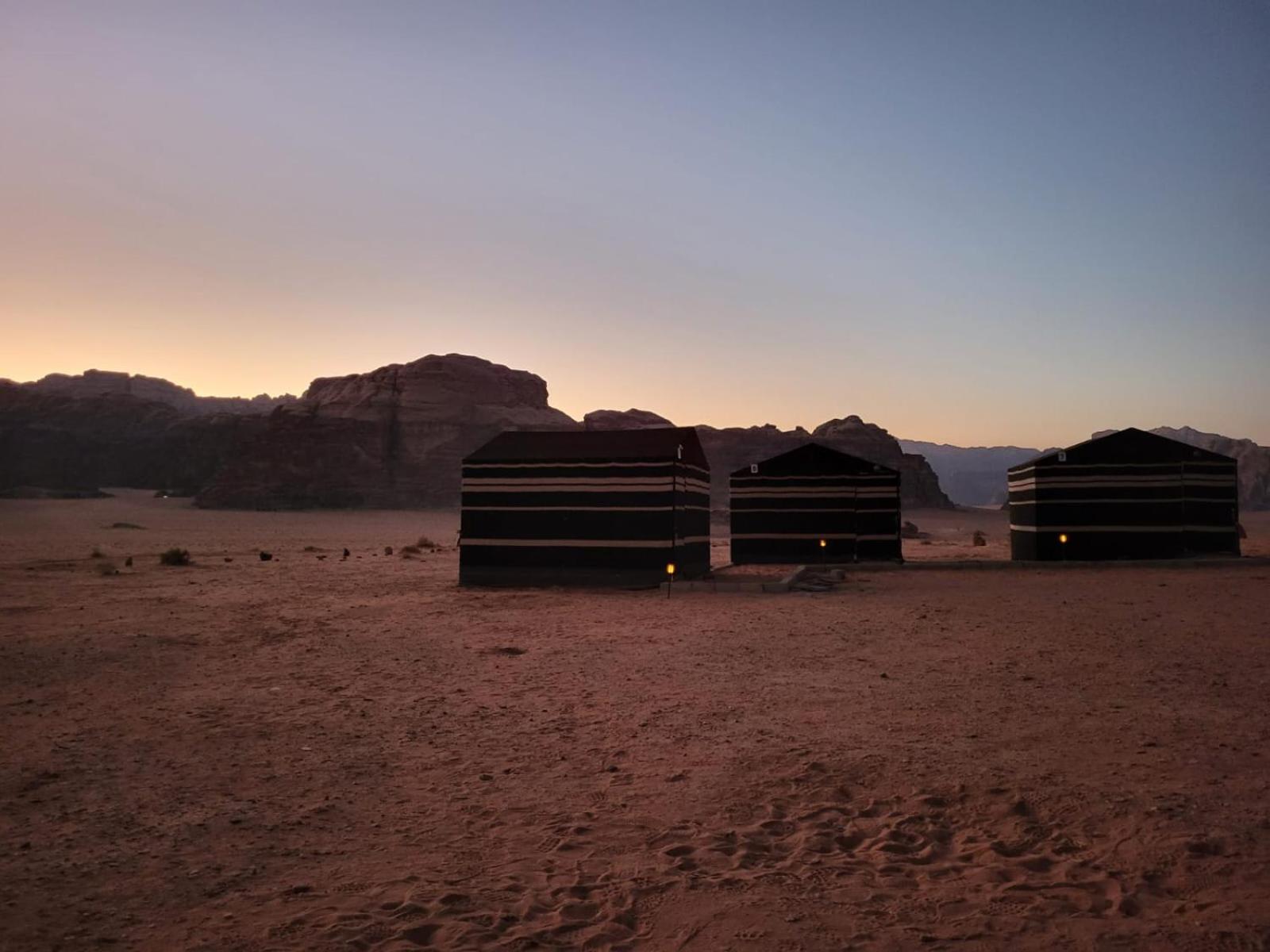 Wadi Rum Desert Heart Camp Hotel ภายนอก รูปภาพ