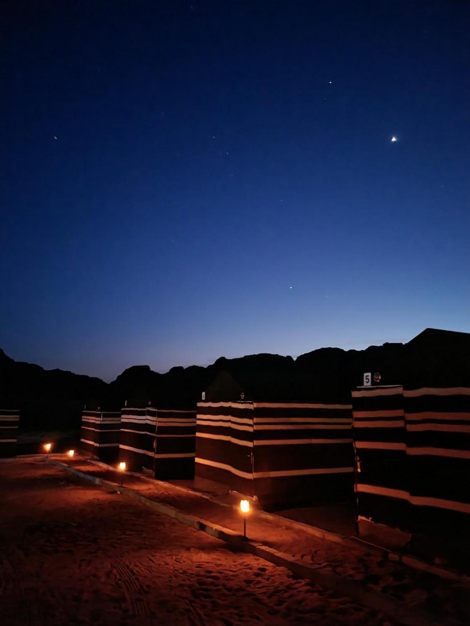 Wadi Rum Desert Heart Camp Hotel ภายนอก รูปภาพ