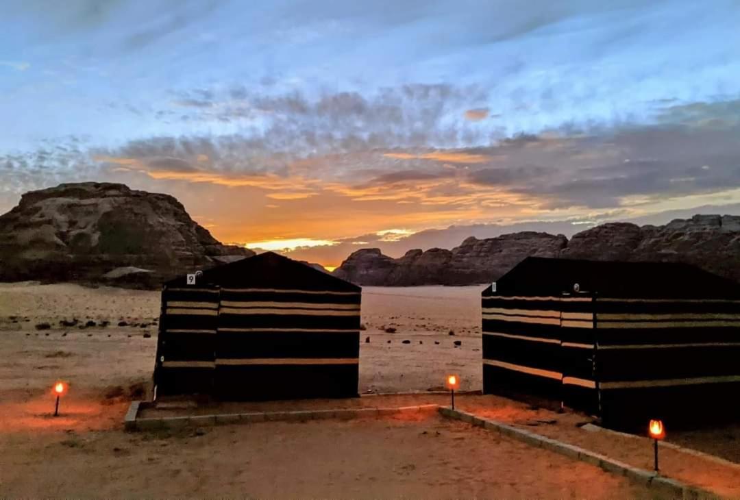 Wadi Rum Desert Heart Camp Hotel ภายนอก รูปภาพ